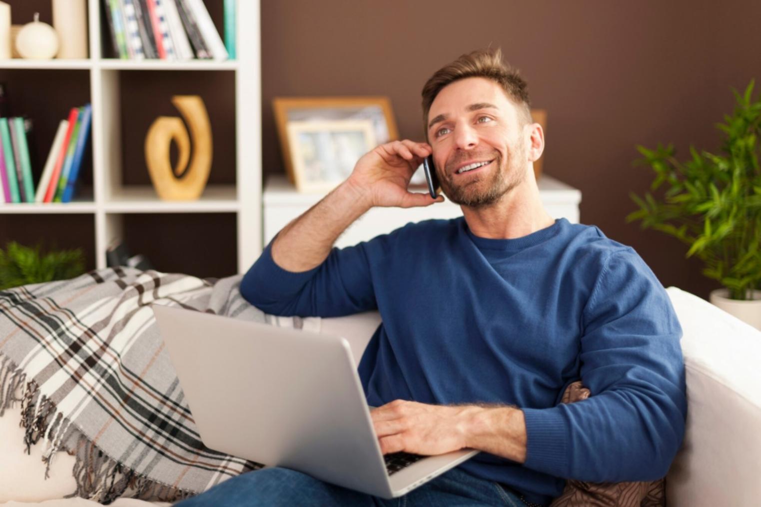 Espace de travail moderne pour l'apprentissage financier à distance